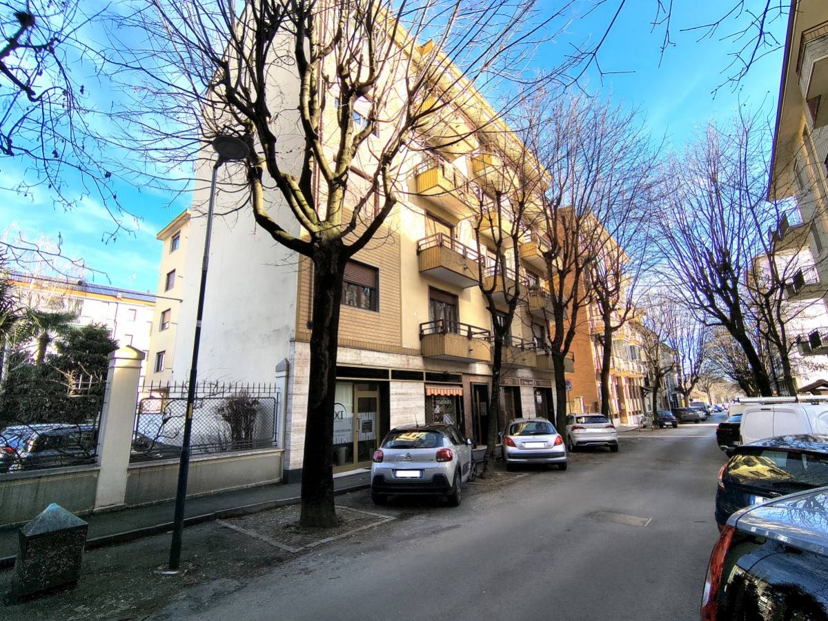 BILOCALE AL PIANO RIALZATO BILOCALE AL PIANO RIALZATO