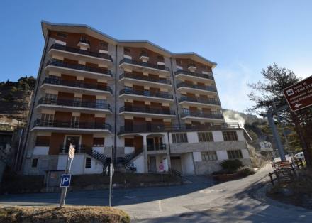 APPARTAMENTO TRILOCALE TERMO-AUTONOMO APPARTAMENTO TRILOCALE TERMO-AUTONOMO