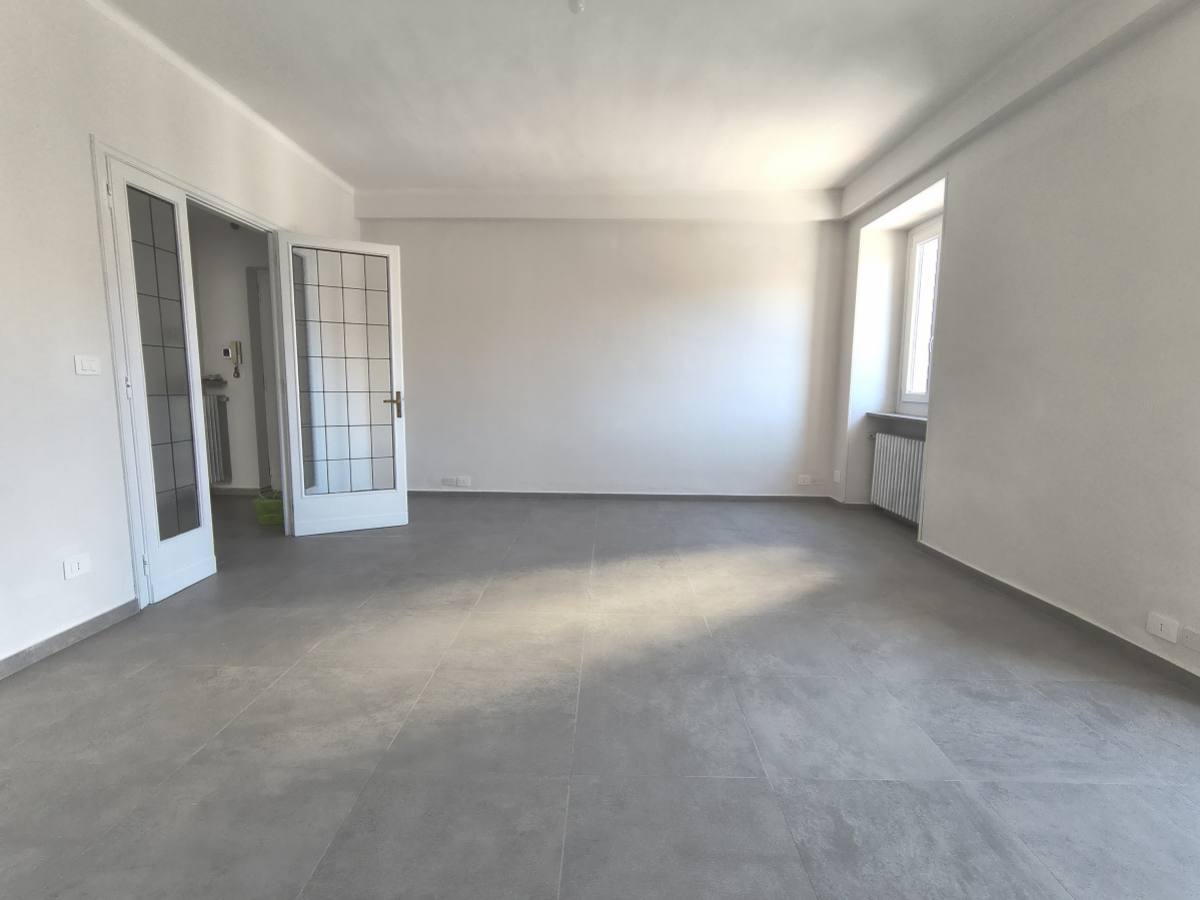 APPARTAMENTO USO UFFICIO/STUDIO APPARTAMENTO USO UFFICIO/STUDIO