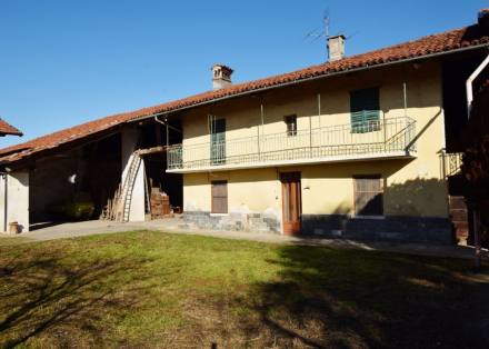 CASA DA RISTRUTTURARE CON GIARDINO CASA DA RISTRUTTURARE CON GIARDINO