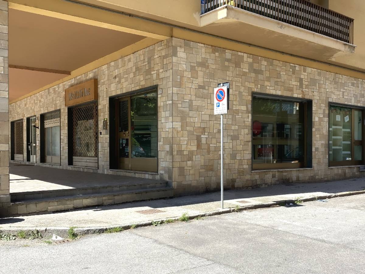 NEGOZIO CENTRALISSIMO (EX OREFICERIA) NEGOZIO CENTRALISSIMO (EX OREFICERIA)