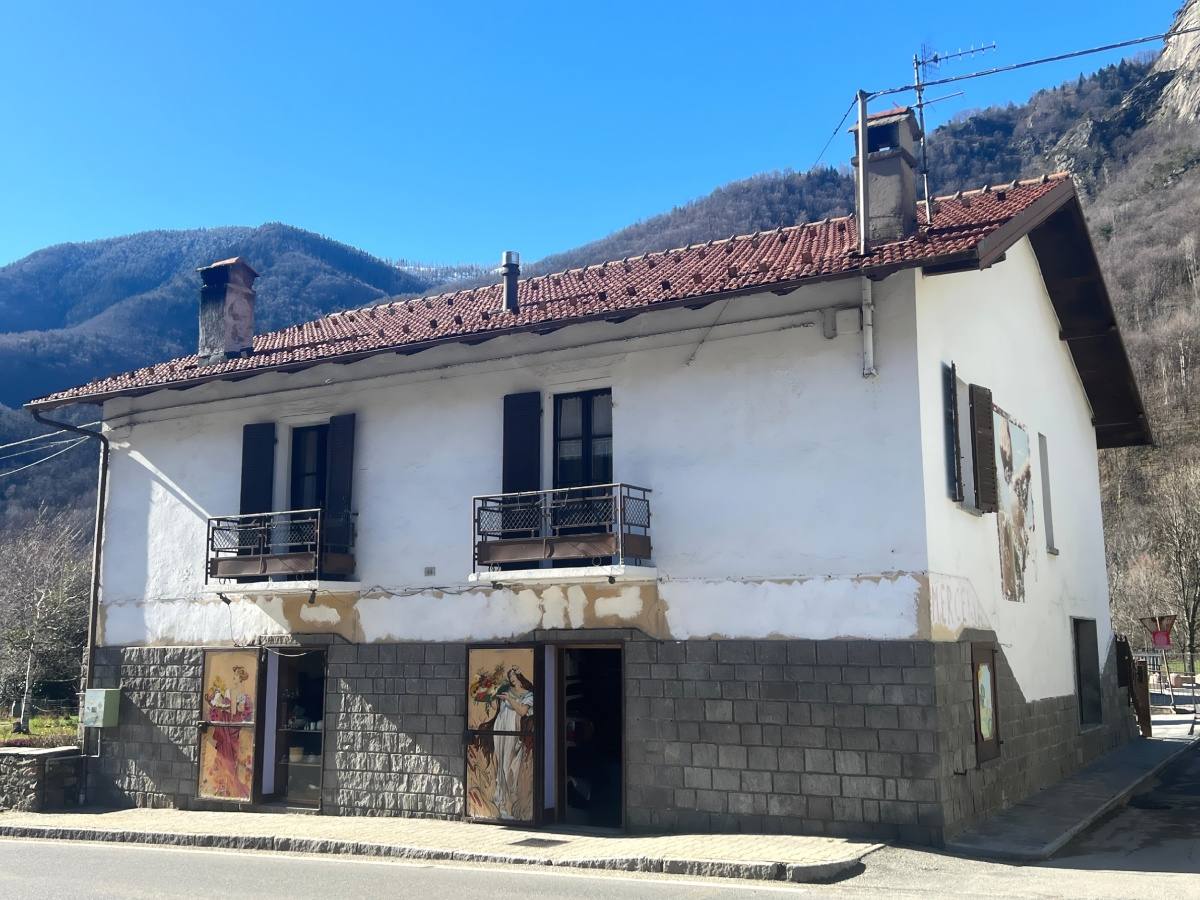 LOCALE COMMERCIALE LOCALE COMMERCIALE