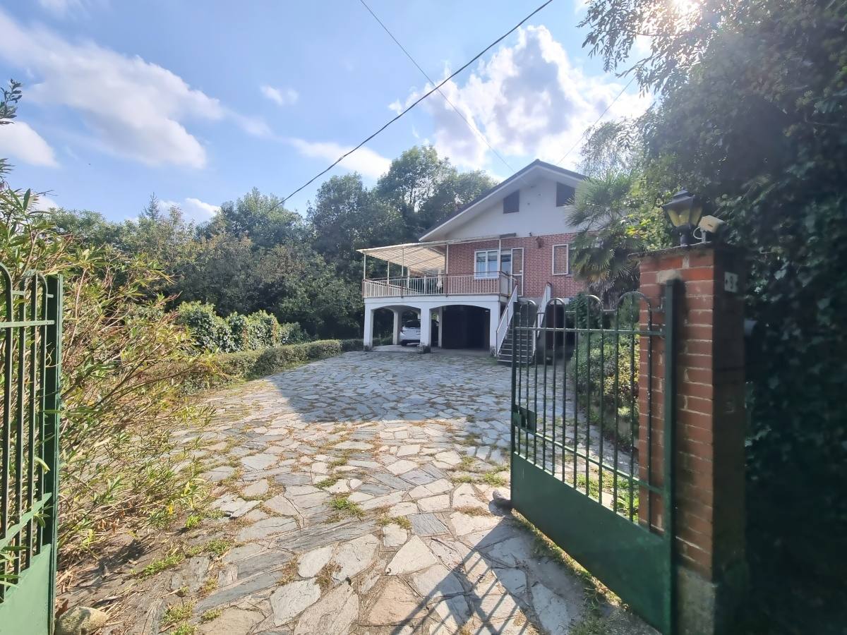 VILLA INDIPENDENTE 4 LATI VILLA INDIPENDENTE 4 LATI