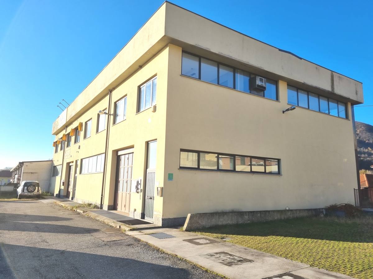 LABORATORIO CON UFFICI LABORATORIO CON UFFICI